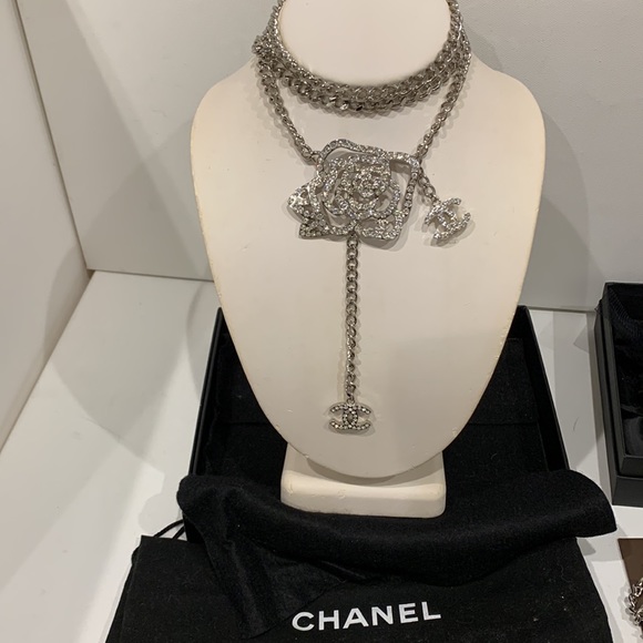 CHANEL Swarovski Crystal Camellia Rhinestone 🤍Silver Chain CC Belt Necklace NWT - Picture 13 of 16